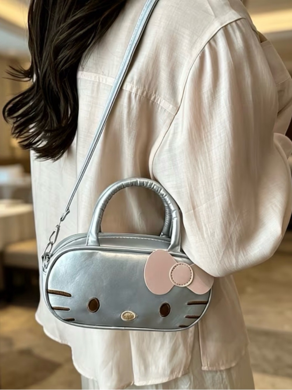 Silver Hello Kitty-Inspired Crossbody Bag with Pink Bow